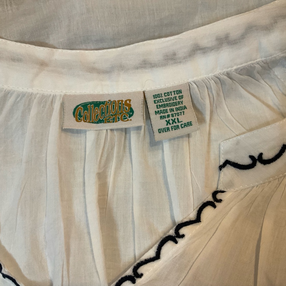 Collections Etc White Blouse with Blue Trim - Picture 3 of 8